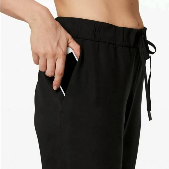 LULULEMON ON THE FLY 7/8 PANT 25" *WOVEN - Picture 4 of 8